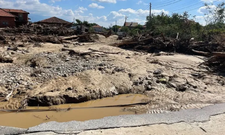 Благотворителен концерт Приятели, помагайте събира средства за пострадалите от наводненията в Карловските села - Tribune.bg