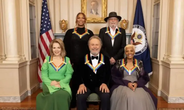 Били Кристъл, Бари Гиб, Куин Латифа, Рене Флеминг и Дион Уоруик с награди на Кенеди център - Tribune.bg