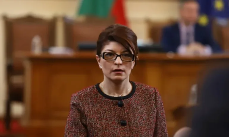 Десислава Атанасова: Ще има лидерска среща между отделните политически сили - Tribune.bg