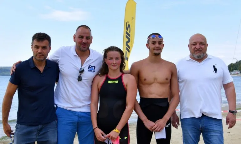 Министър Кралев награди призьорите в юбилейното издание на плувния маратон Галата - Tribune.bg