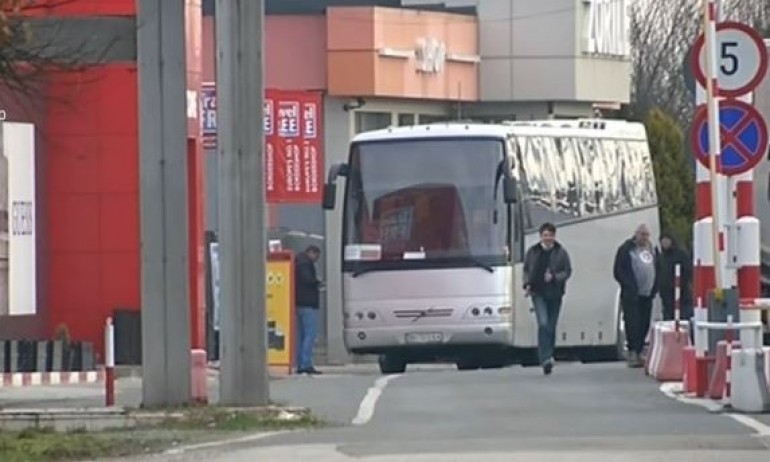 Отмениха пътуването на един от четирите автобуса за евакуация на българи от Киев - Tribune.bg