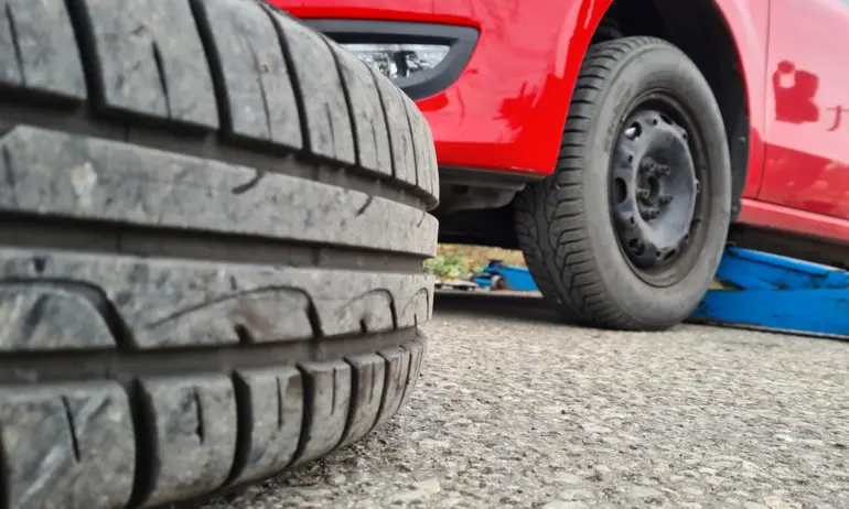 Обвинение получи мъжа, нарязал гумите на 11 автомобила край Женския пазар в София - Tribune.bg