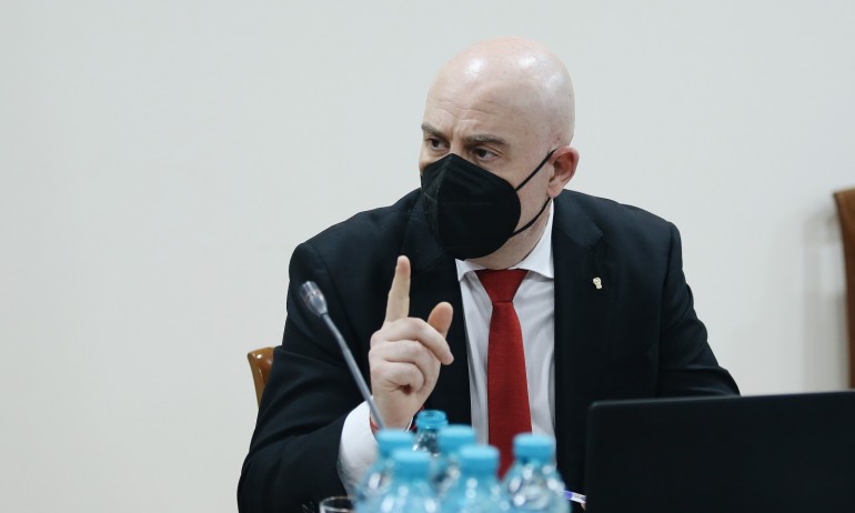 Гешев: Министри ни атакуват, докато престъпността расте - Tribune.bg