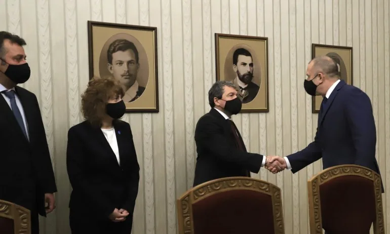 Румен Радев ще връчи утре мандат за съставяне на правителство на ИТН - Tribune.bg