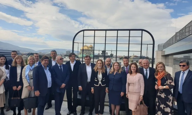 Николова: Пандемията промени лицето на туризма, но всяка криза дава нови възможности - Tribune.bg