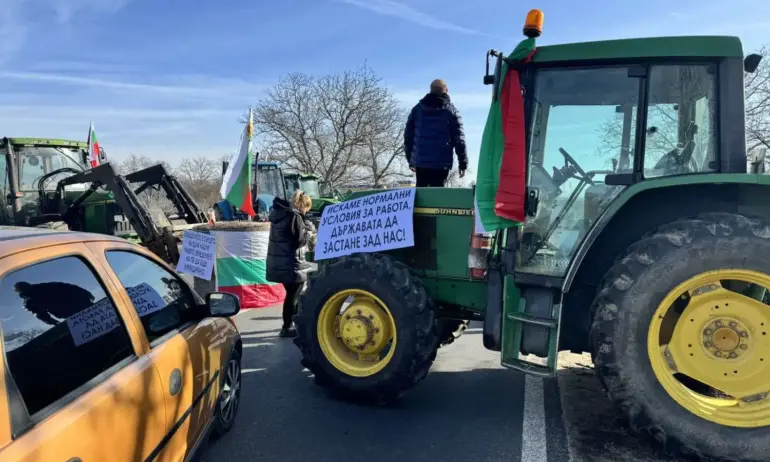Протест: Земеделците блокират ключови пътища в страната - Tribune.bg