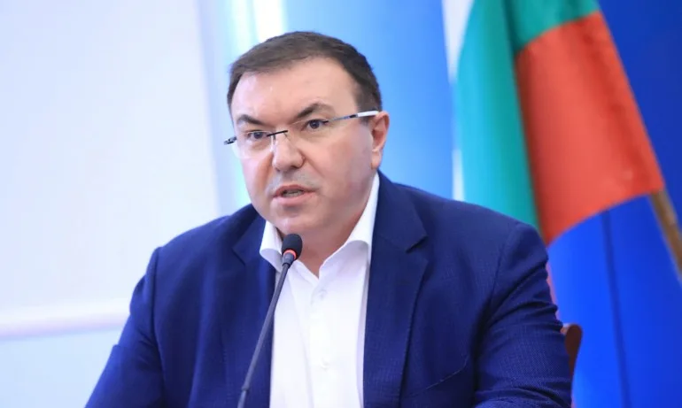 Проф. Ангелов: Преминаваме психологическата бариера на заболяемост, големите градове вече са в опасна зона - Tribune.bg