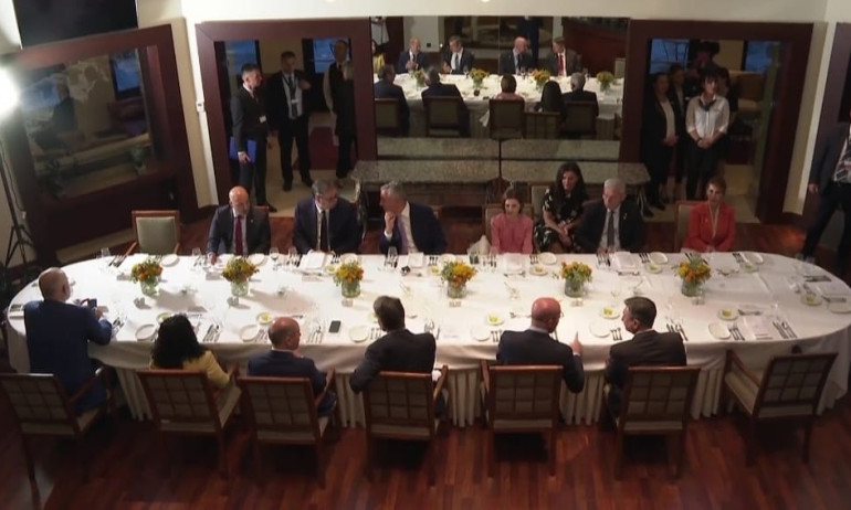 Петков сам решил да пътува с правителствения самолет, не е участвал в нито една важна среща в Солун - Tribune.bg