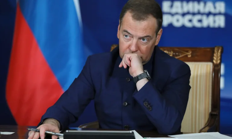 Дмитрий Медведев: Русия ще се разпадне, ако не победи Украйна - Tribune.bg