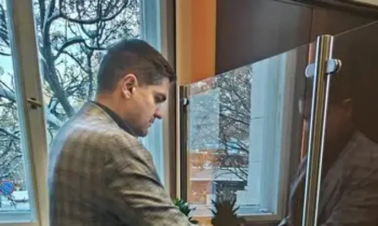 Радостин Василев даде Лена Бориславова на прокуратурата и МВР заради заплашителния есемес - Tribune.bg