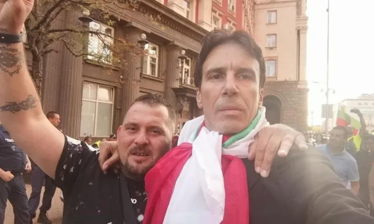 Разкриха се! Набитите протестиращи планират провокацията срещу ГЕРБ, вижте видео - Tribune.bg