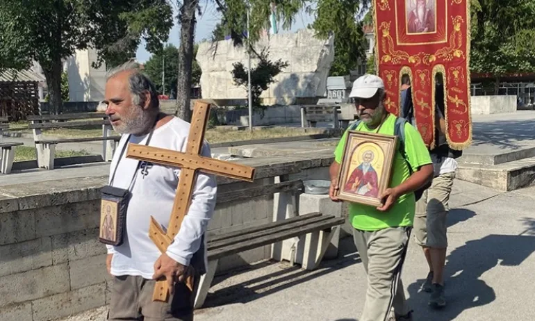 Поклонническият поход Светият път премина през територията на община Луковит - Tribune.bg