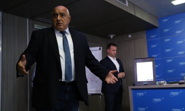 Борисов и ГЕРБ показаха поредна машинация на вота и кой управлява софтуера на машините (ВИДЕО) - Tribune.bg