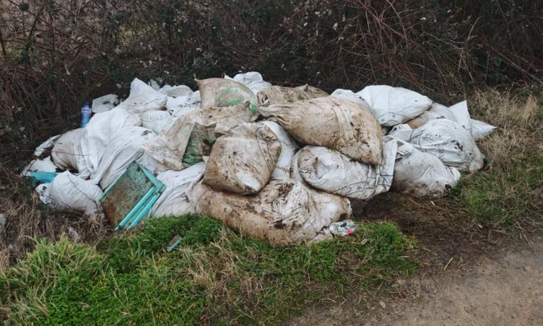 БАБХ реагира незабавно на съмнение за нерегламентирано сметище край Карлово - Tribune.bg