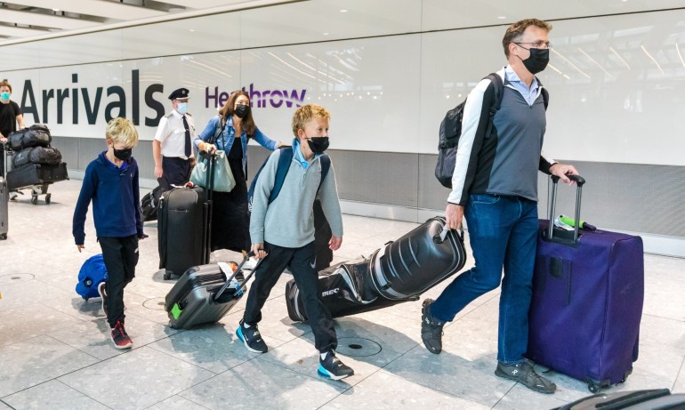 Без задължителен тест за Covid-19 за ваксинирани преди пътуване до Англия - Tribune.bg