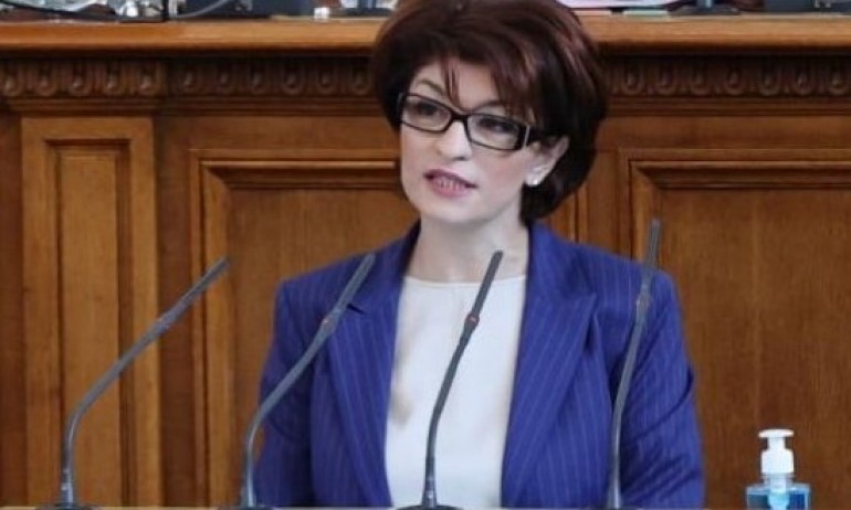 Десислава Атанасова: България за първи път влиза в нова бюджетна година без бюджет - Tribune.bg