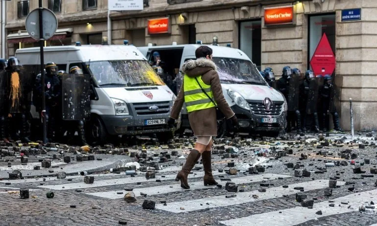 Bloomberg: Руски тролове подклаждат протестите във Франция - Tribune.bg