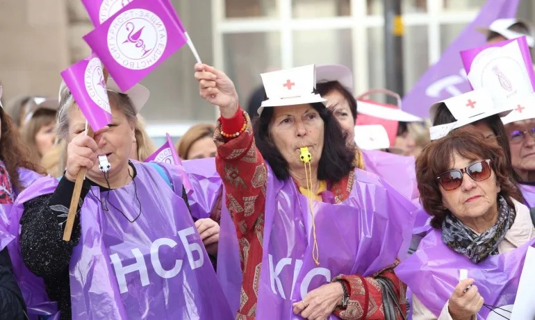 Два протеста на медици в София – на КНСБ и на уволнени с помощта на КНСБ - Tribune.bg