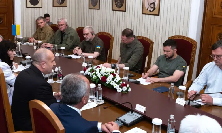 Зеленски с остър тон към Радев: Това не е конфликт, Путин иска да ни избие - Tribune.bg