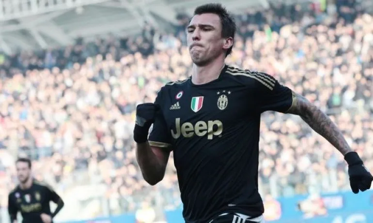 Марио Манджукич подписа с катарци - Tribune.bg