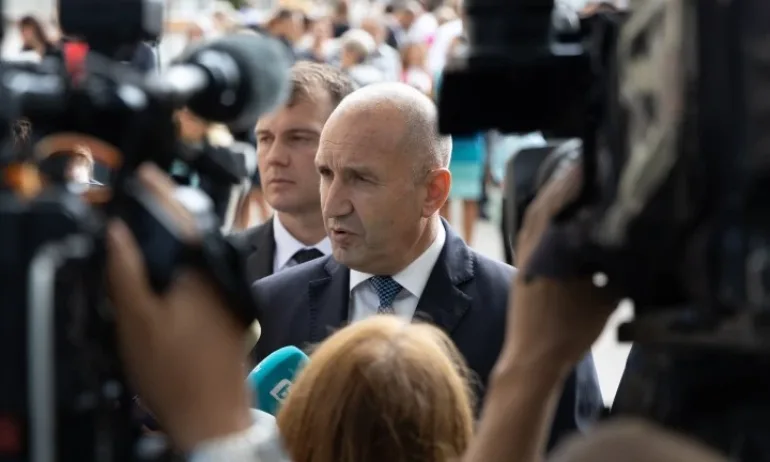 Радев за колите на НСО: Всяка една администрация без президентството има служебни автомобили - Tribune.bg