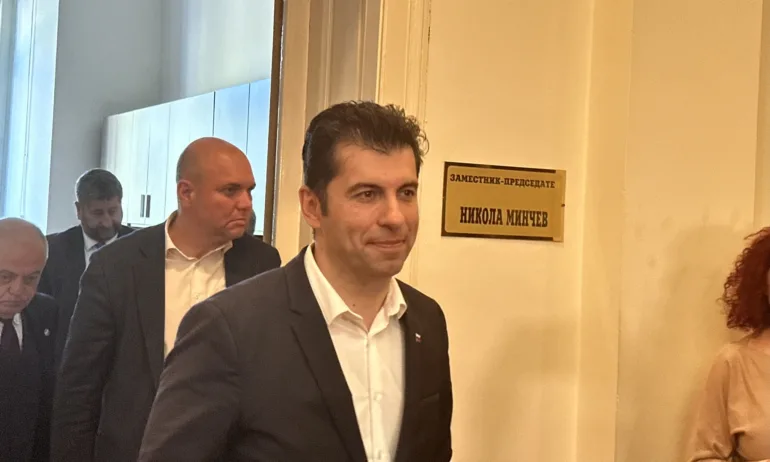 Кирил Петков отсече: До вторник нямало да се занимава с имена на министри и да се съобразява с чужди графици - Tribune.bg