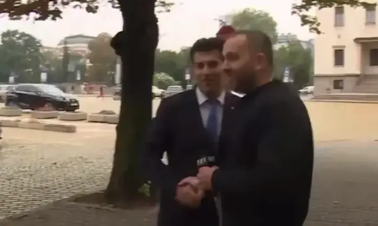 Ваклинов пита Кирил Петков: Кой е премиерът – Денков или Пеевски? - Tribune.bg