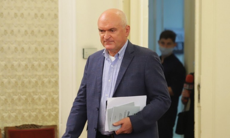 Неистина е, че оставка на правителството означава задължително предсрочни избори - Tribune.bg