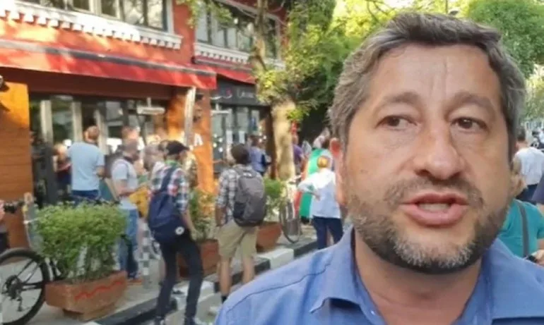 Христо Иванов и компания с нова акция – този път пред столично заведение - Tribune.bg