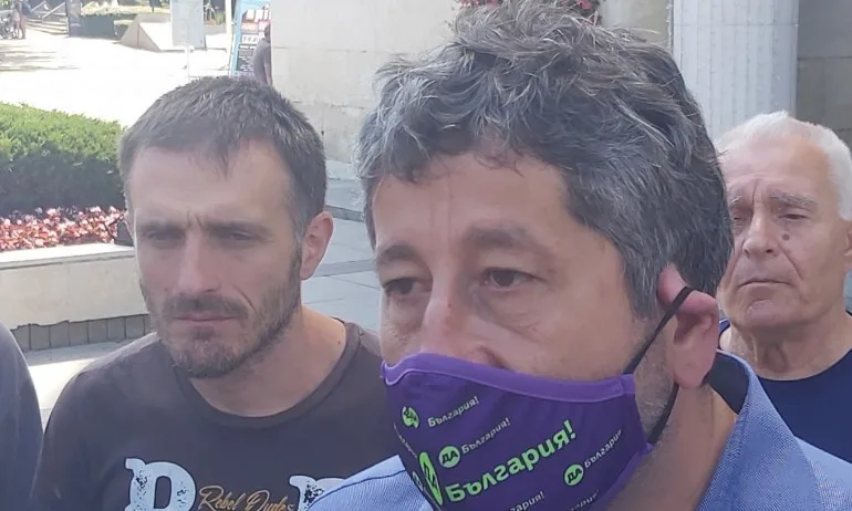 Свалиха маските и им лъснаха ценностите - Tribune.bg