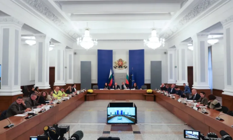 Бизнесът, синдикатите и правителството започват разговори с отворен Бюджет 2026 - Tribune.bg