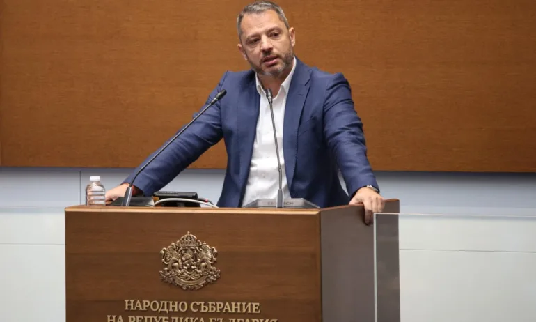 Делян Добрев поиска да се следят инвестициите в електропреносната мрежа - Tribune.bg