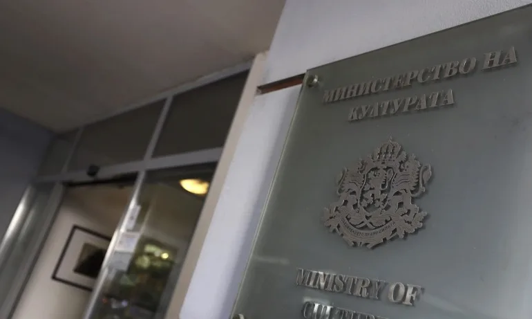 Отпускат над 4 милиона лева за артисти на свободна практика - Tribune.bg