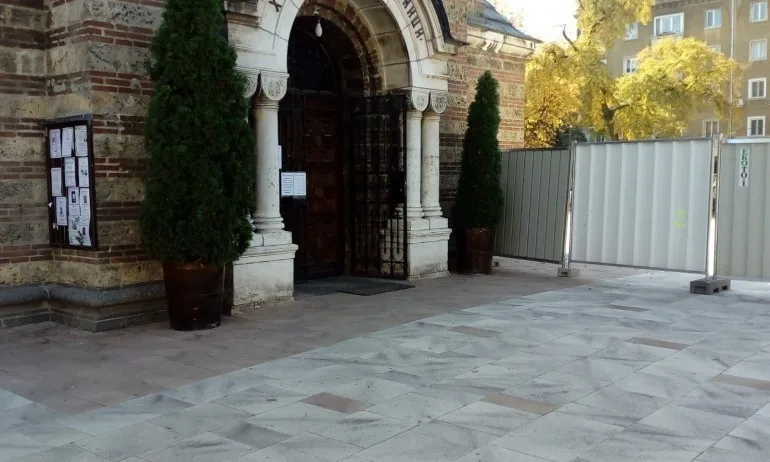 Истерията с плочките пред Св. Седмочисленици - Tribune.bg