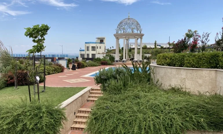 Със 70 хил. лв. – кабинетът ще събаря незаконни постройки около летните сараи в Росенец - Tribune.bg