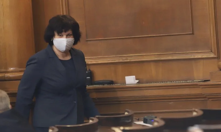 МОН обмисля локално преминаване към цялостно дистанционно обучение - Tribune.bg