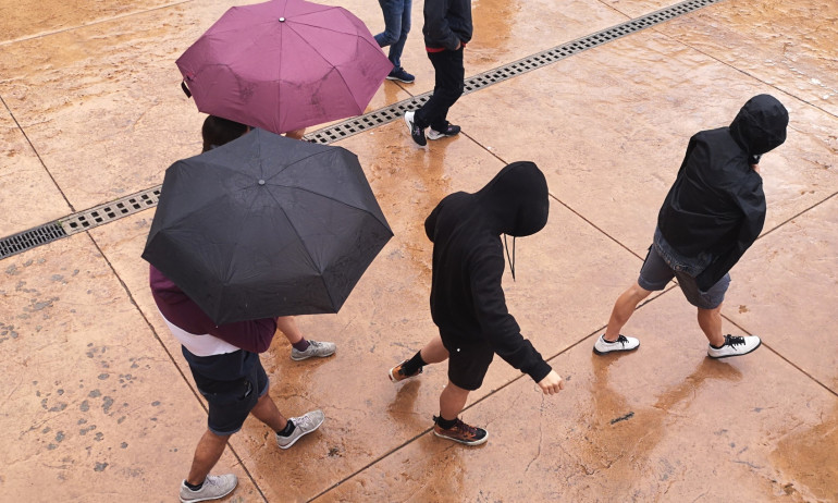 Червен и оранжев код за порои и градушки - Tribune.bg