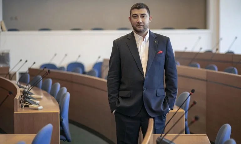 Контрера: СДВР трябва да засили охраната около пл. Лъвов мост и в кварталите с центрове за настаняване на мигранти - Tribune.bg