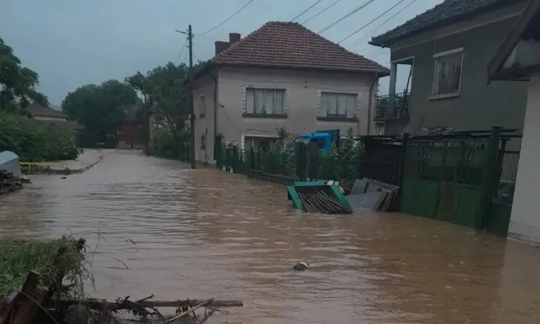 Северозападът бедства под поройни дъждове - Tribune.bg