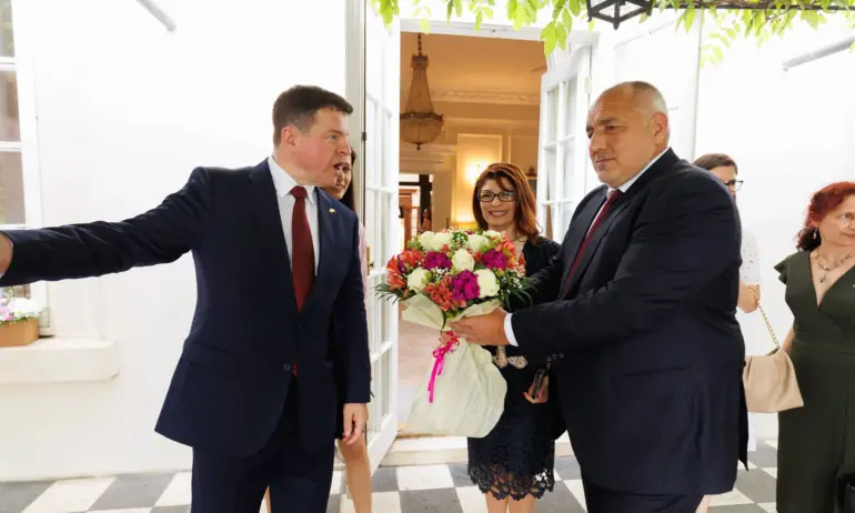 Борисов и Атанасова на прием в Британското посолство - Tribune.bg