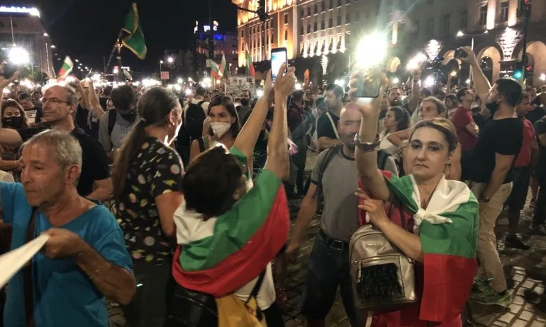 Колко души присъстваха на Второто велико народно въстание? - Tribune.bg