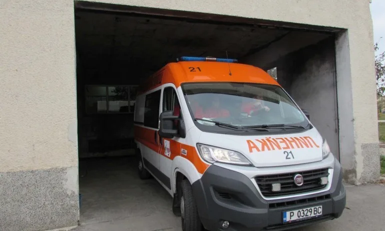 Метална врата падна и рани дете в училищен двор в Пазарджик - Tribune.bg