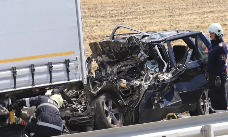 Три жертви, сред които и бебе, на тежка катастрофа край Драгоман - Tribune.bg