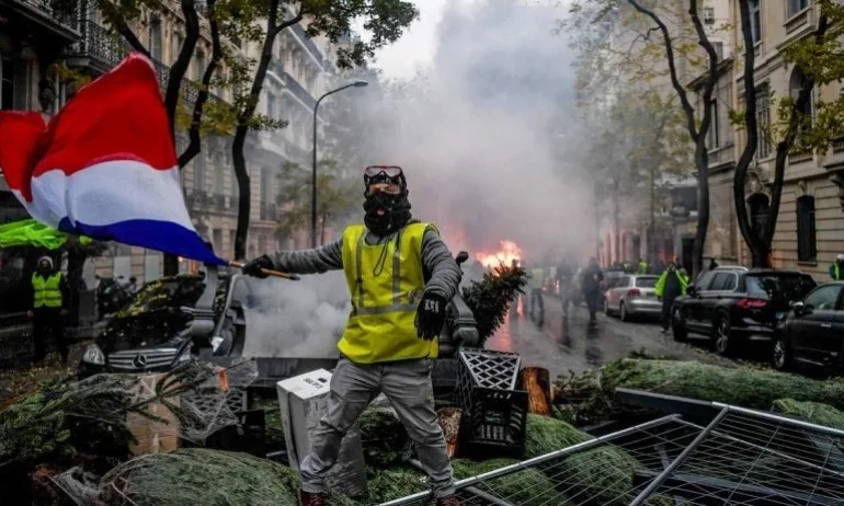 Русия отрече да стои зад протестите на жълтите жилетки във Франция - Tribune.bg
