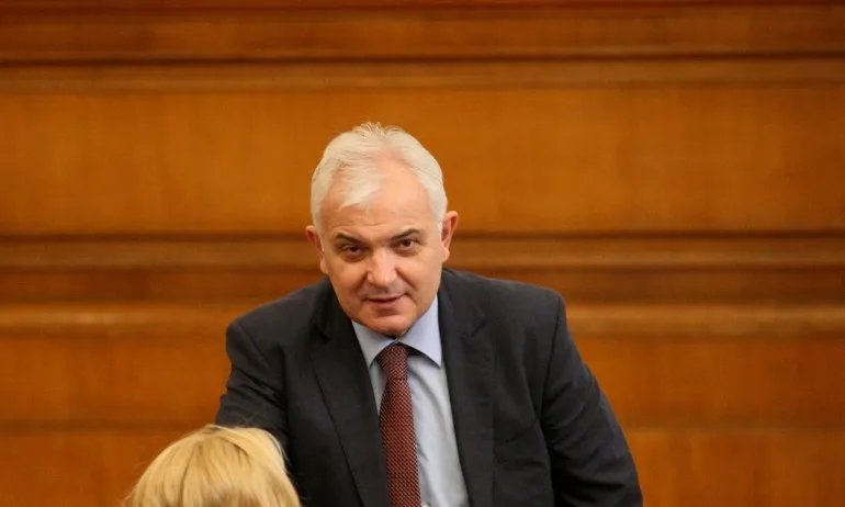 Атака ще предложи Явор Нотев за председател на правната комисия в парламента - Tribune.bg