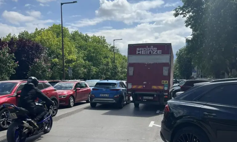 Буса спря само за 5 минути да разтовари, за 30 минути на място не видях нито едно колело - Tribune.bg