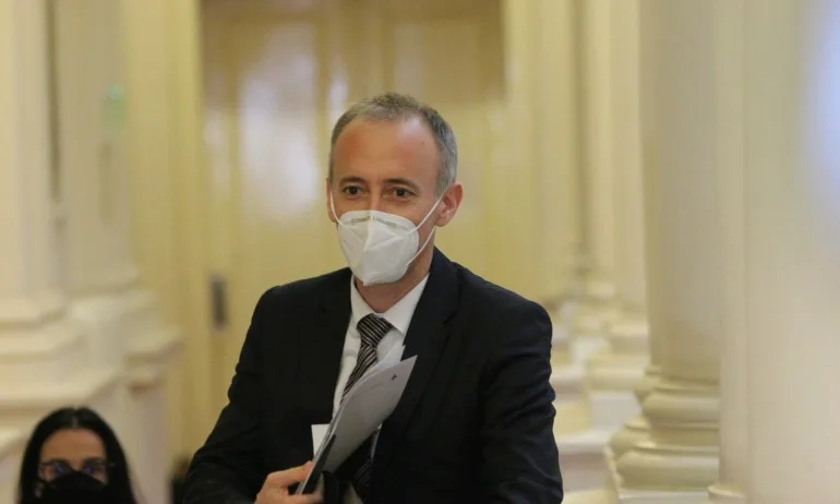 Вълчев: Учениците, които не учат онлайн, вече са четири пъти по-малко - Tribune.bg