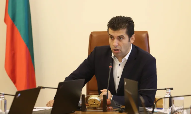 Кабинетът Петков осигурил 7 кораба с втечнен газ без яснота къде ще ги разтоварим - Tribune.bg