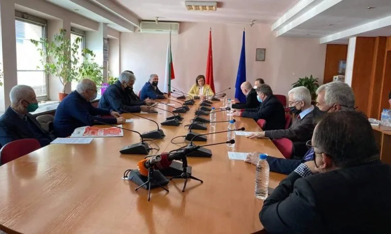 Корнелия Нинова във Фейсбук: 14 партии и организации изненадващо подкрепиха БСП за изборите - Tribune.bg