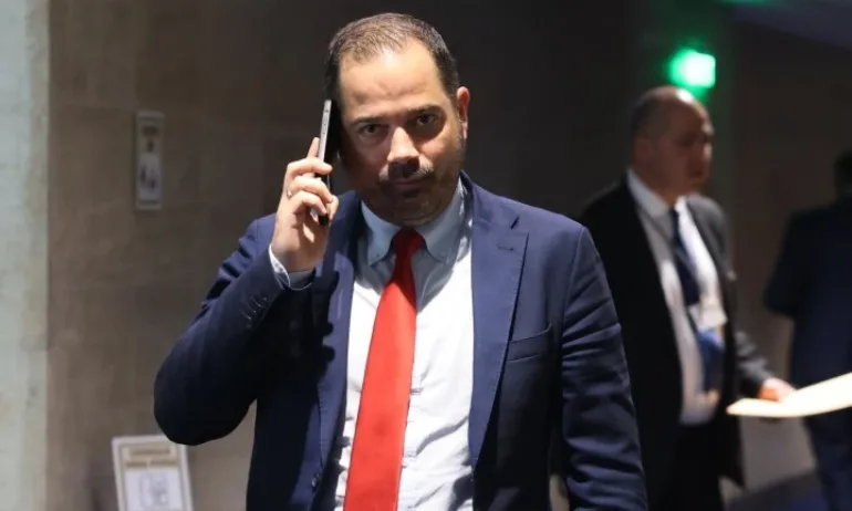 Калин Стоянов излови президента Радев, че продължава да се движи с бронирани автомобили - Tribune.bg